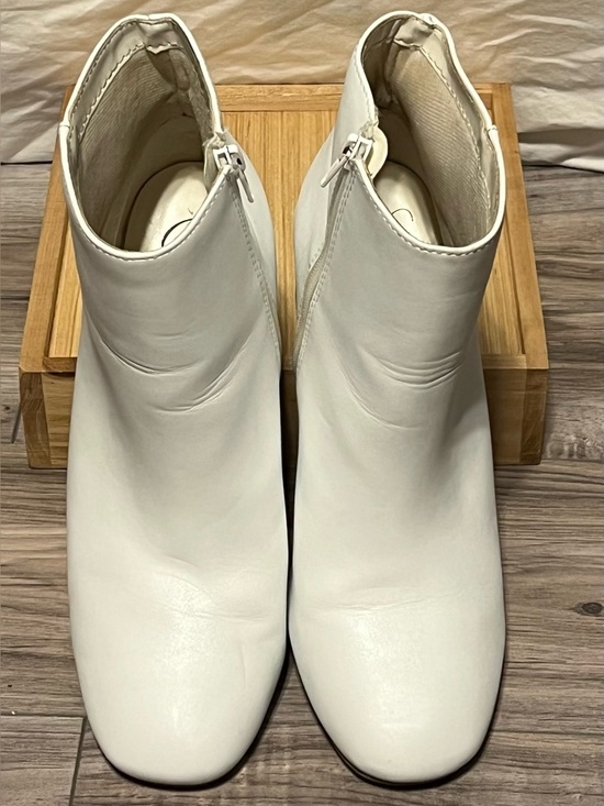 Shoes - Women's White Ankle Boots - Classic Zip Closure